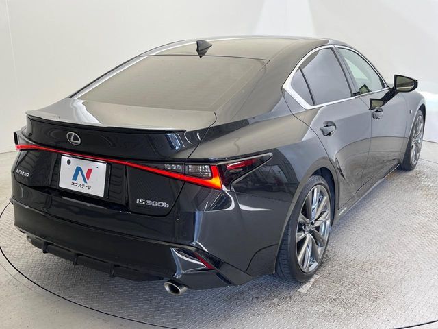 TOYOTA LEXUS IS300H 2022 Image 31