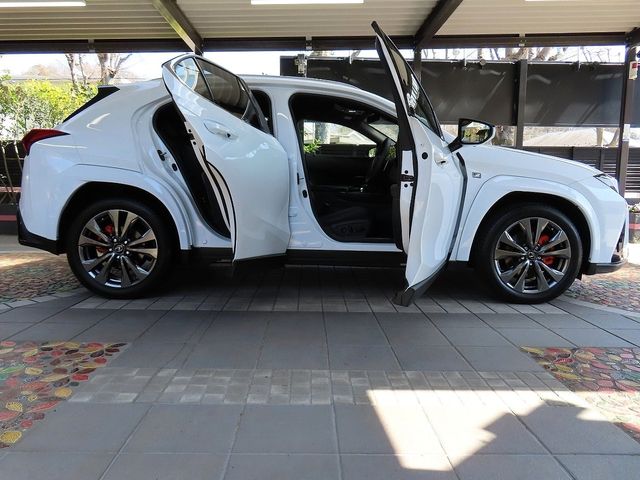 TOYOTA LEXUS UX300H 2025 Image 31