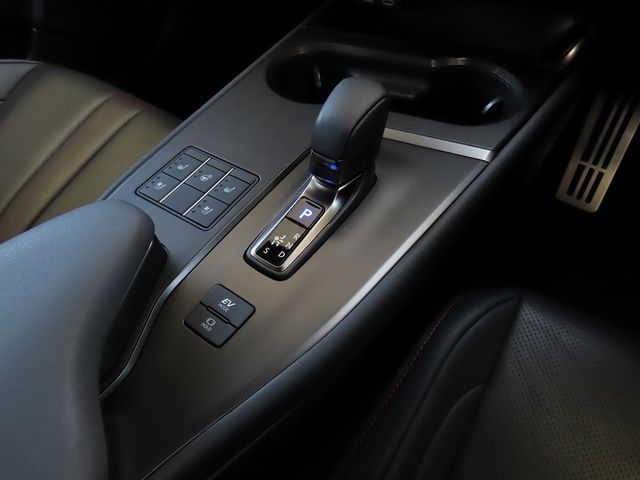 TOYOTA LEXUS UX300H 2025 Image 31