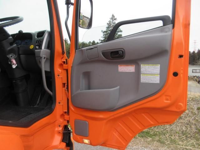 NISSAN DIESEL QUON 2013 Image 31