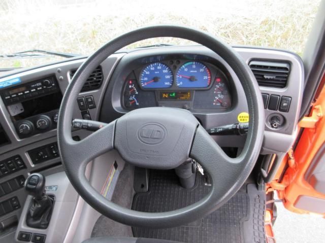 NISSAN DIESEL QUON 2013 Image 31