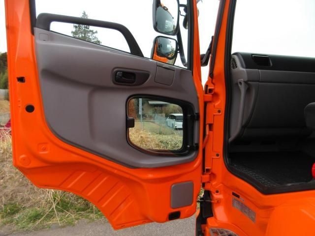 NISSAN DIESEL QUON 2013 Image 31