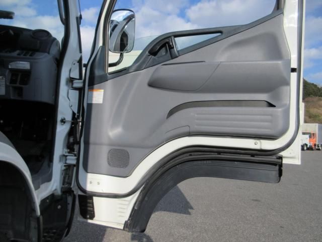 MITSUBISHI CANTER 2016 Image 31