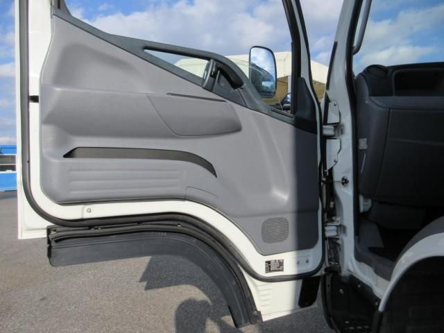 MITSUBISHI CANTER 2016 Image 31