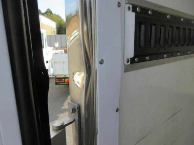 MITSUBISHI CANTER 2016 Image 31