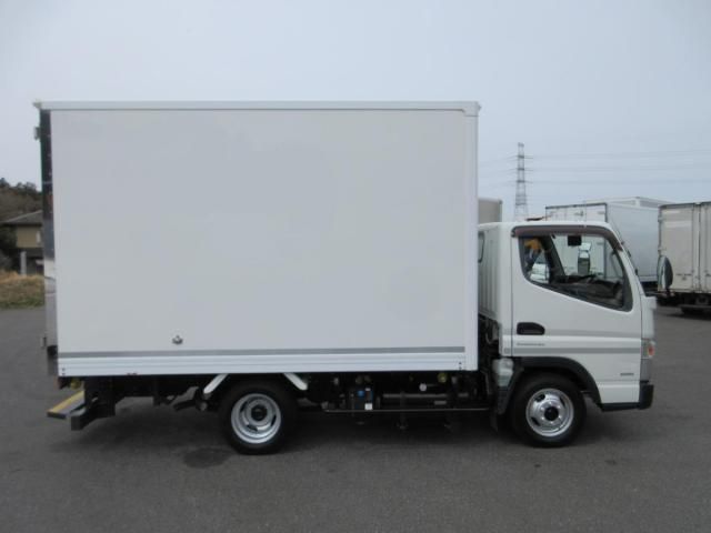 MITSUBISHI CANTER 2017 Image 31