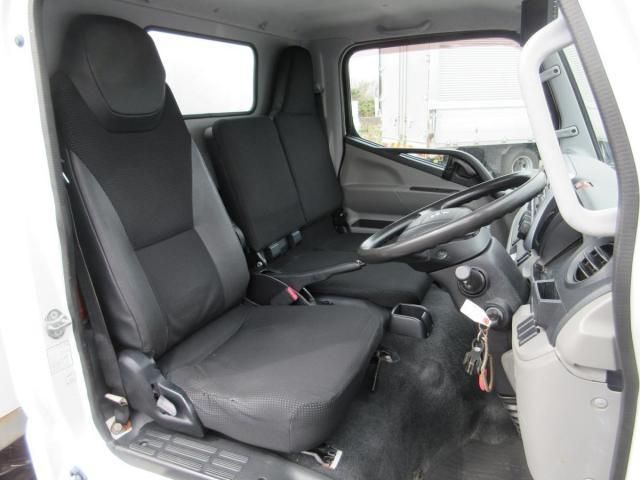 MITSUBISHI CANTER 2017 Image 31