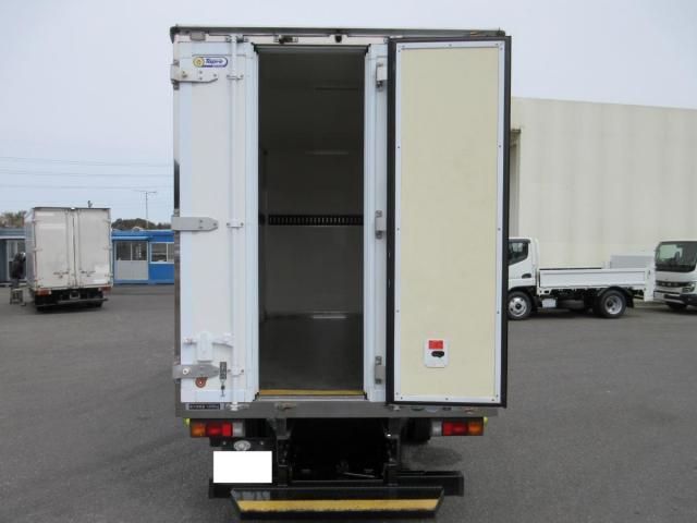 MITSUBISHI CANTER 2017 Image 31