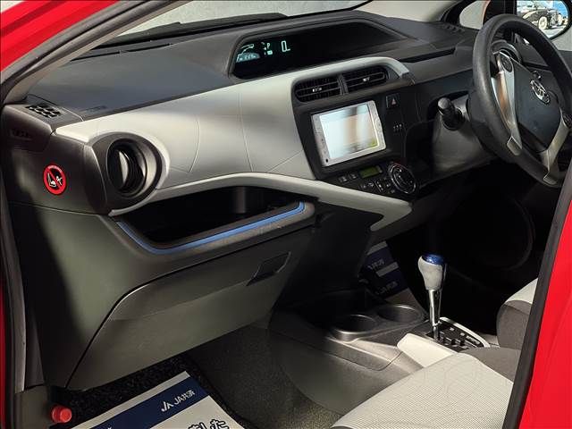 TOYOTA AQUA 2013 Image 31