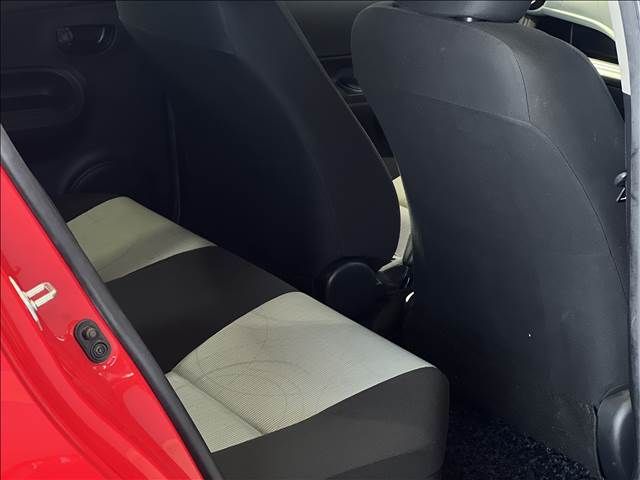 TOYOTA AQUA 2013 Image 31