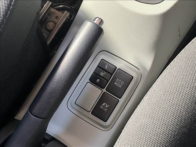 TOYOTA AQUA 2013 Image 31