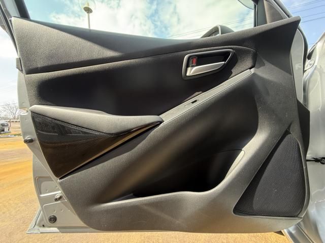 MAZDA DEMIO 4WD 2018 Image 31