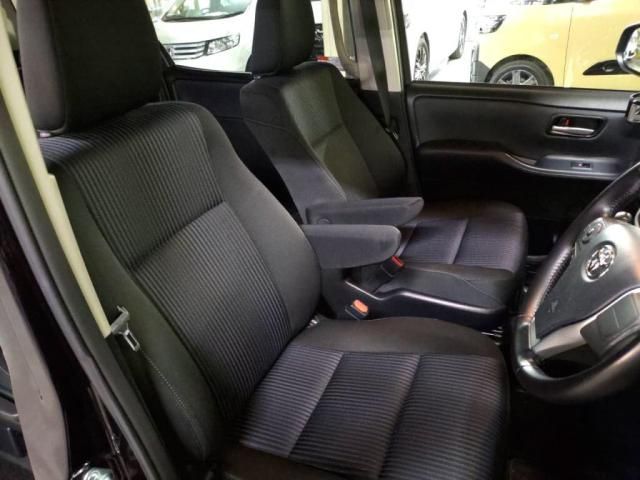 TOYOTA NOAH 2016 Image 31