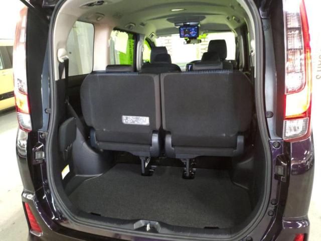 TOYOTA NOAH 2016 Image 31