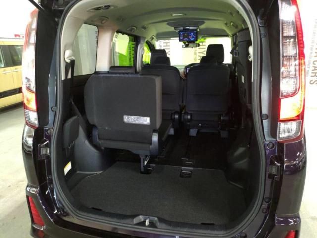 TOYOTA NOAH 2016 Image 31