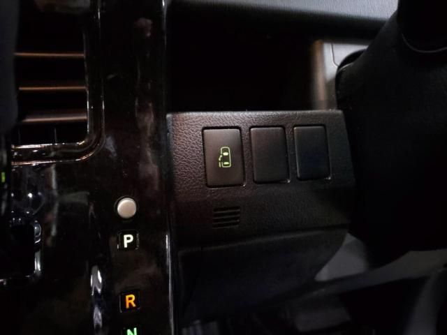 TOYOTA VOXY 2011 Image 31