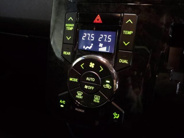 TOYOTA VOXY 2011 Image 31