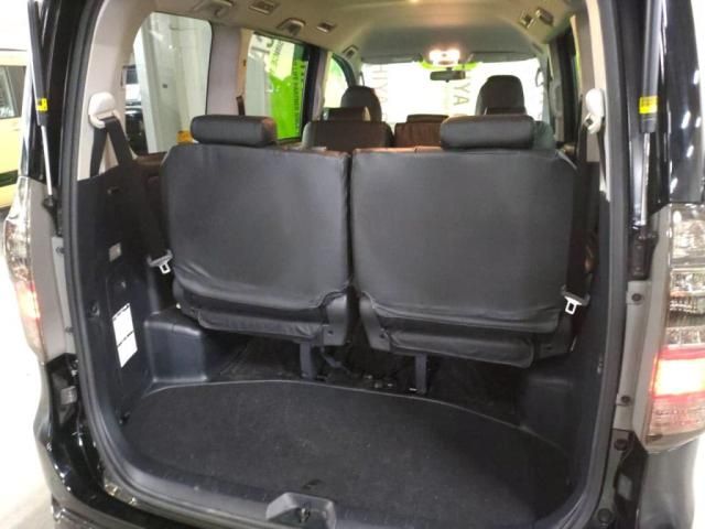 TOYOTA VOXY 2011 Image 31