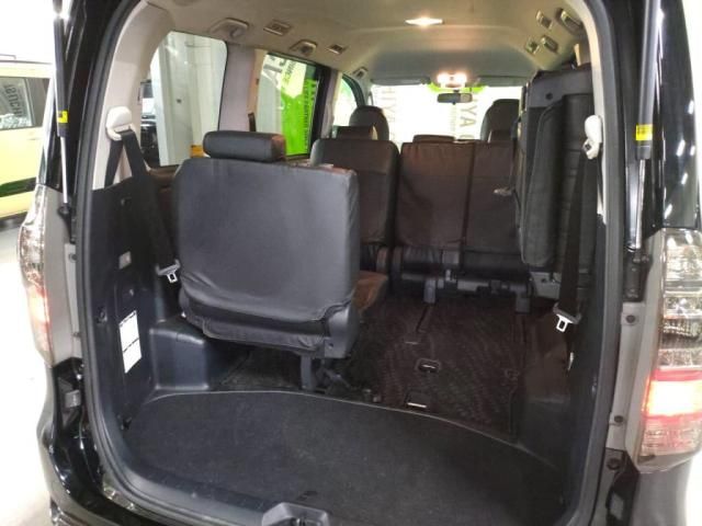 TOYOTA VOXY 2011 Image 31