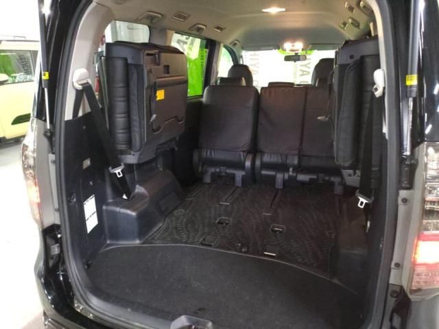 TOYOTA VOXY 2011 Image 31