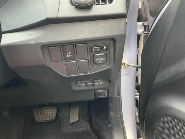 TOYOTA PRIUS 2014 Image 31