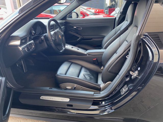 PORSCHE 911 2013 Image 31