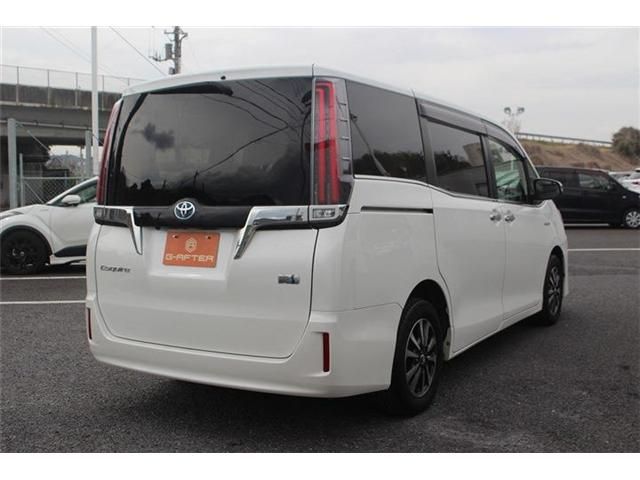 TOYOTA ESQUIRE HYBRID 2017 Image 31