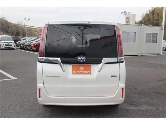 TOYOTA ESQUIRE HYBRID 2017 Image 31