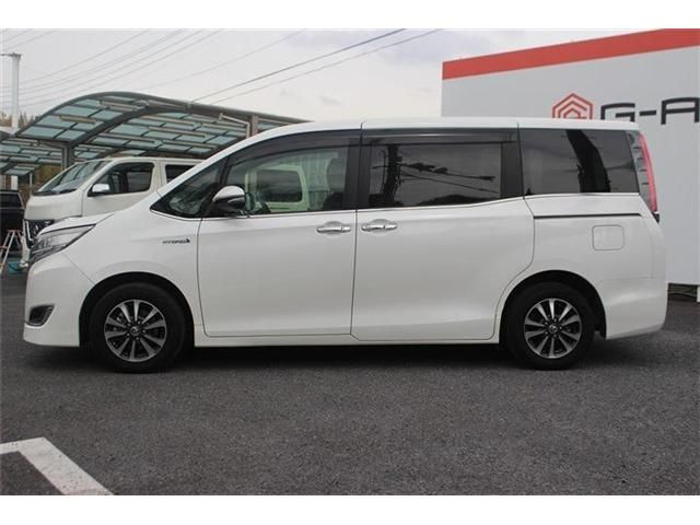 TOYOTA ESQUIRE HYBRID 2017 Image 31