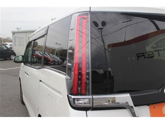 TOYOTA ESQUIRE HYBRID 2017 Image 31