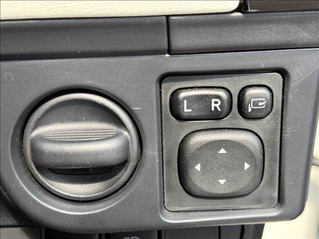 TOYOTA COROLLA FIELDER 2017 Image 31