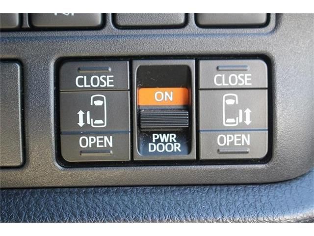 TOYOTA NOAH HYBRID 2017 Image 31