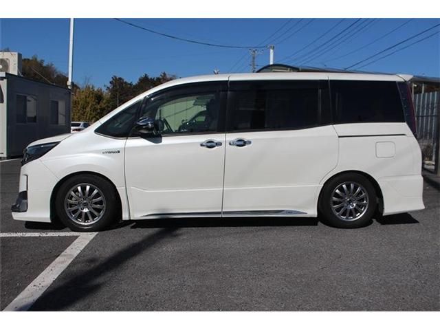 TOYOTA NOAH HYBRID 2017 Image 31