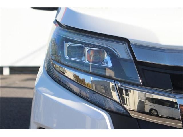 TOYOTA NOAH HYBRID 2017 Image 31