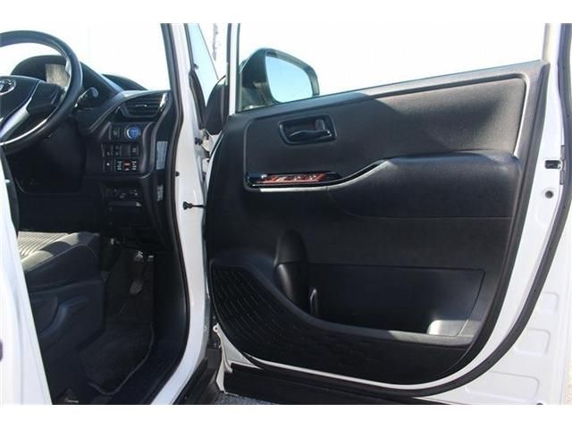 TOYOTA NOAH HYBRID 2017 Image 31