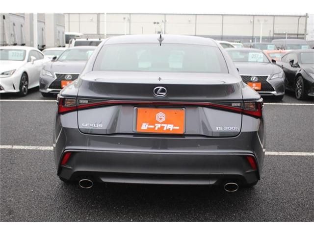 TOYOTA LEXUS IS300H 2020 Image 31