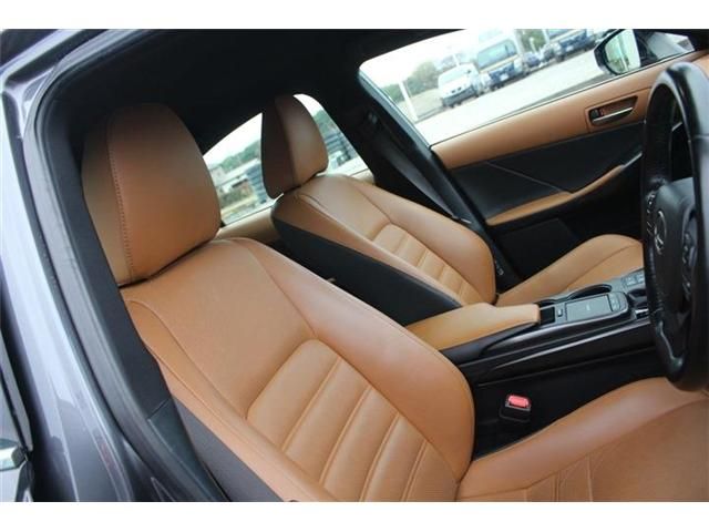 TOYOTA LEXUS IS300H 2020 Image 31