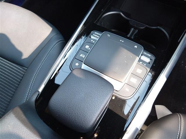 MERCEDES BENZ GLB 2022 Image 31