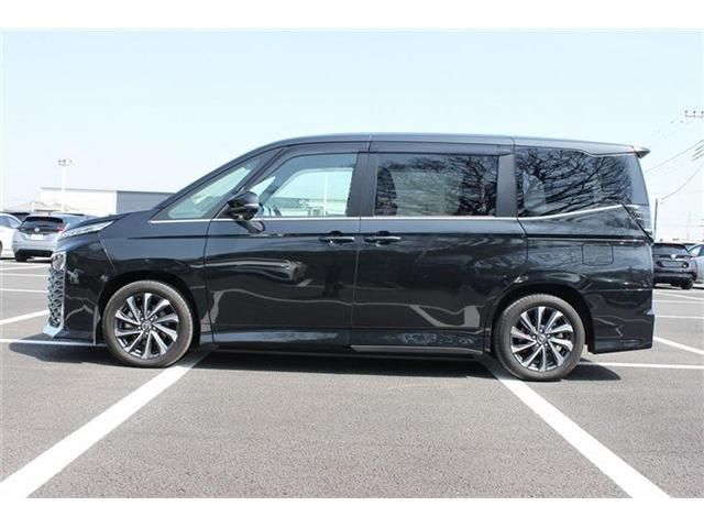 TOYOTA VOXY HYBRID 2023 Image 31