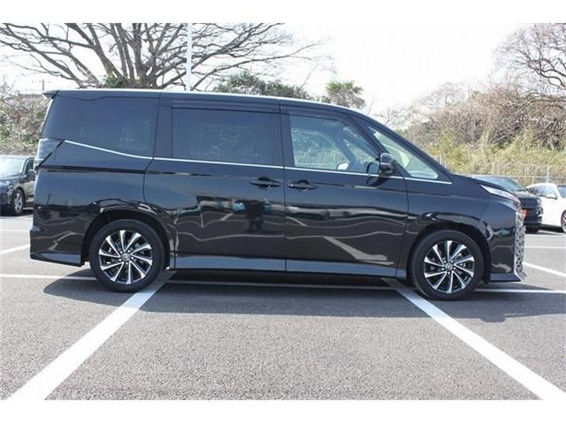 TOYOTA VOXY HYBRID 2023 Image 31