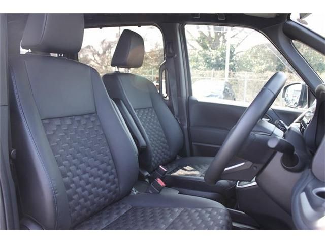 TOYOTA VOXY HYBRID 2023 Image 31