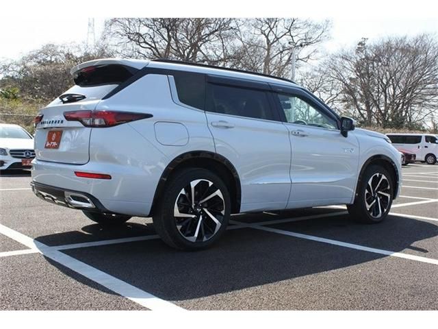 MITSUBISHI OUTLANDER PHEV 2022 Image 31