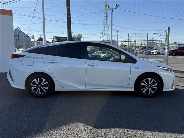 TOYOTA PRIUS PHV 2019 Image 31