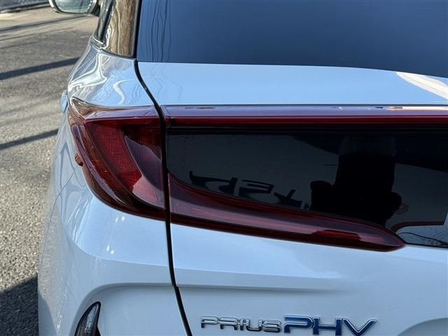 TOYOTA PRIUS PHV 2019 Image 31