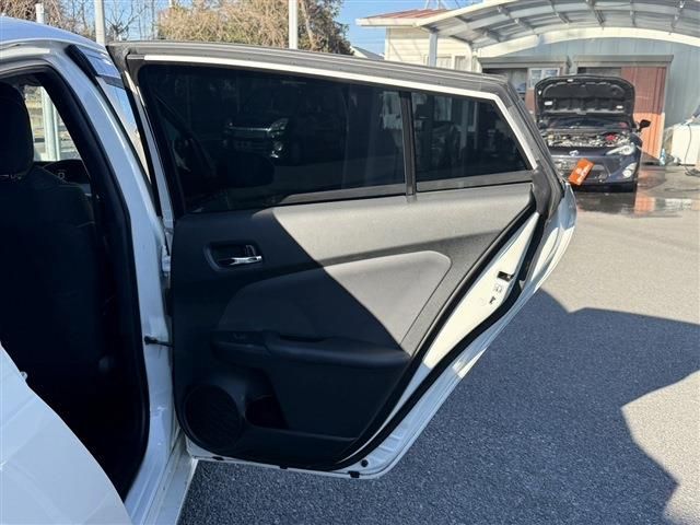 TOYOTA PRIUS PHV 2019 Image 31