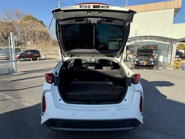 TOYOTA PRIUS PHV 2019 Image 31