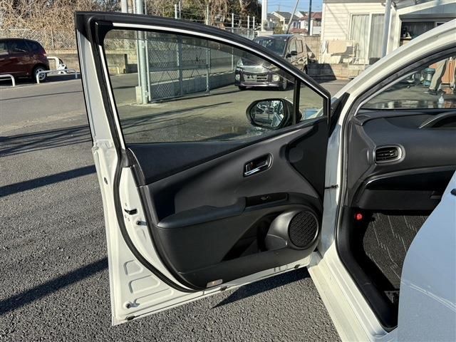 TOYOTA PRIUS PHV 2019 Image 31