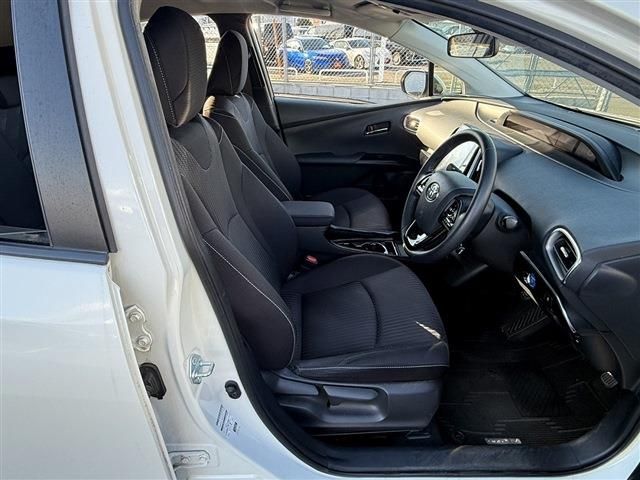 TOYOTA PRIUS PHV 2019 Image 31