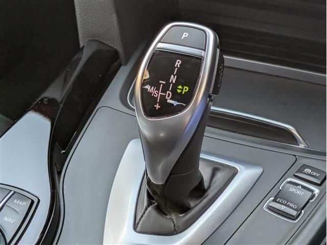 BMW 3SERIES SEDAN 2017 Image 31