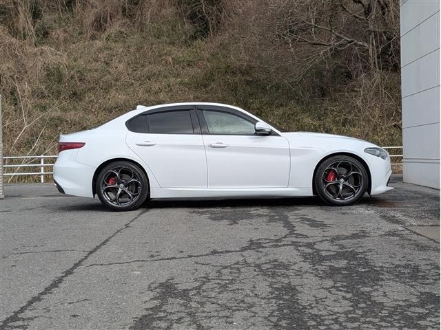 ALFAROMEO GIULIA 2020 Image 31